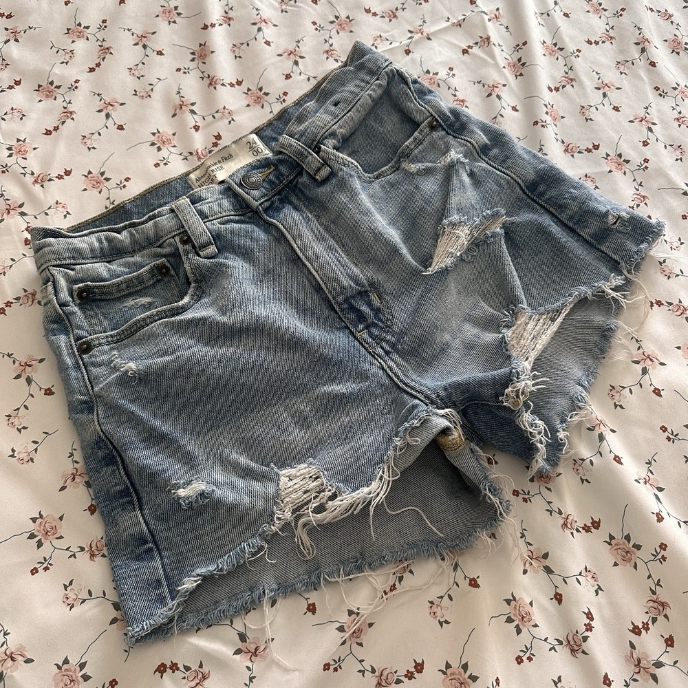 Abercrombie & Fitch Coastal Cowgirl Shorts Distressed Denim Blue Size 24/00R